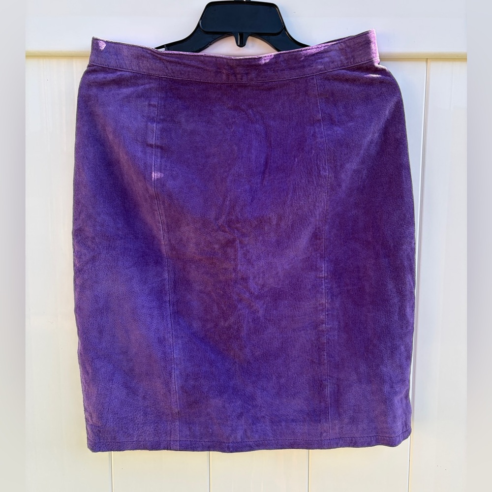 Cayenne Leather Vintage 100% Suede
Skirt Size 14